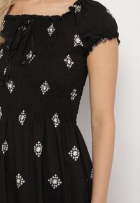 Born2be - Czarna Sukienka z Wiskozy ze Wzorem Boho Ellirose. Okazja: na co dzień. Kolor: czarny. Materiał: wiskoza. Wzór: aplikacja. Sezon: wiosna. Styl: boho #4