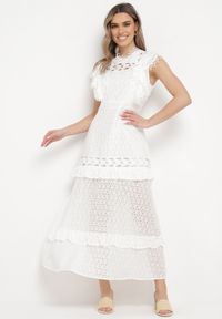 Born2be - Biała Sukienka Maxi Rozkloszowana z Ażurowym Wzorem Saitha. Okazja: na co dzień. Kolor: biały. Materiał: tkanina. Wzór: ażurowy. Styl: casual, elegancki. Długość: maxi #1