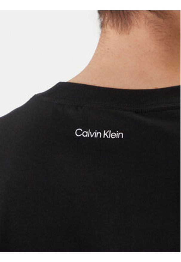 Calvin Klein Jeans T-Shirt LV04RF822G Czarny Regular Fit. Kolor: czarny. Materiał: bawełna