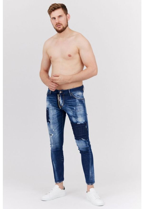 DSQUARED2 Niebieskie jeansy męskie sexy twist jean. Kolor: niebieski. Wzór: aplikacja