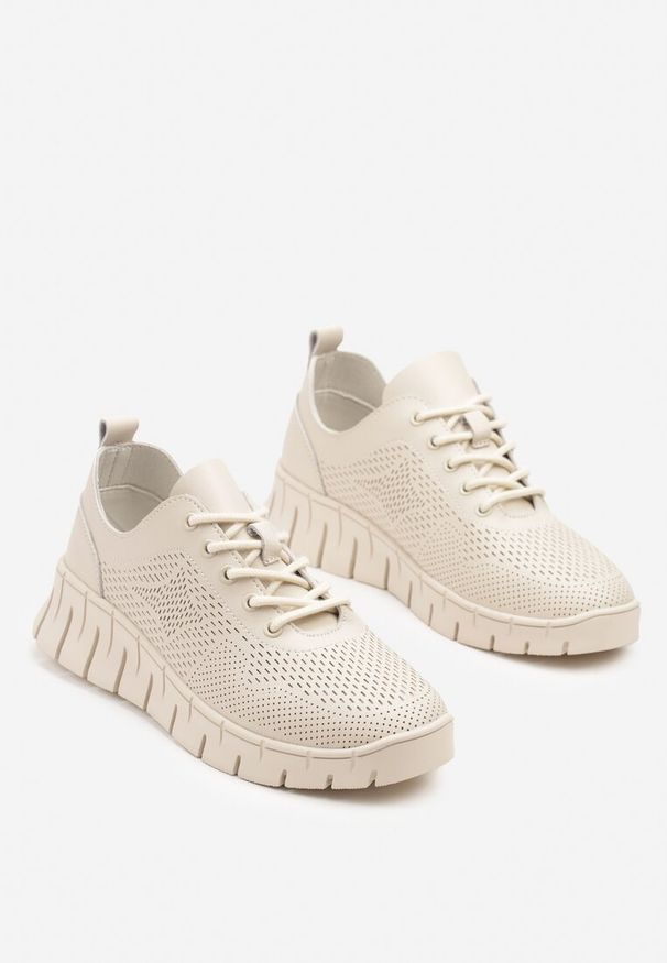Renee - Beżowe Sneakersy ze Skóry Naturalnej ze Skórzaną Wkładką i Perforacją Nolzedis. Okazja: na co dzień. Zapięcie: sznurówki. Kolor: beżowy. Materiał: skóra. Obcas: na koturnie