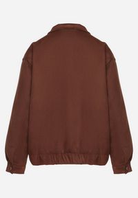 Born2be - Brązowa Kurtka Bomberka ze Ściągaczami i Suwakiem w Stylu Retro Zenissa. Okazja: na co dzień, na spacer. Kolor: brązowy. Materiał: dzianina, jeans. Długość rękawa: długi rękaw. Długość: długie. Styl: retro #5
