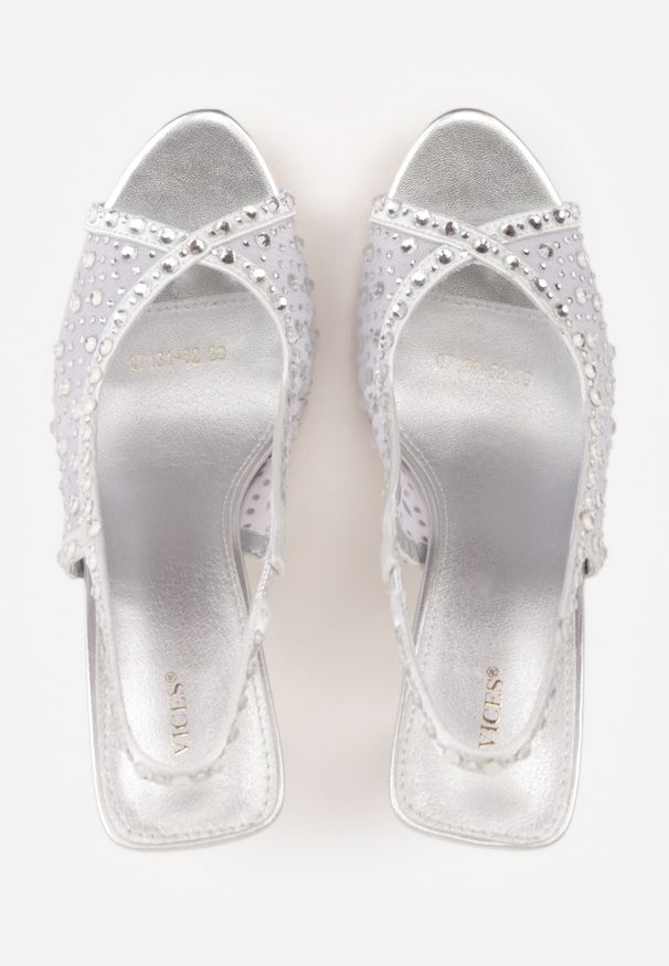 Renee - Srebrne Siateczkowe Sandały na Szpilce VICES Ozdobione Cyroniami Amamenis. Okazja: na imprezę. Kolor: srebrny. Wzór: aplikacja. Sezon: lato. Obcas: na szpilce. Styl: elegancki, klasyczny