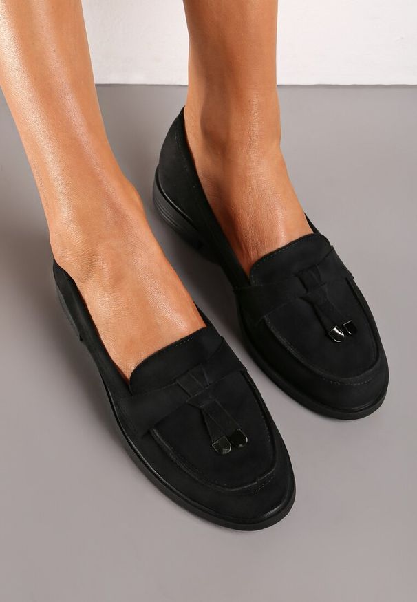 Born2be - Czarne Mokasyny ze Skórzaną Wkładką i Ozdobnymi Frędzlami Exelia. Kolor: czarny. Materiał: skóra. Obcas: na płaskiej podeszwie. Styl: elegancki