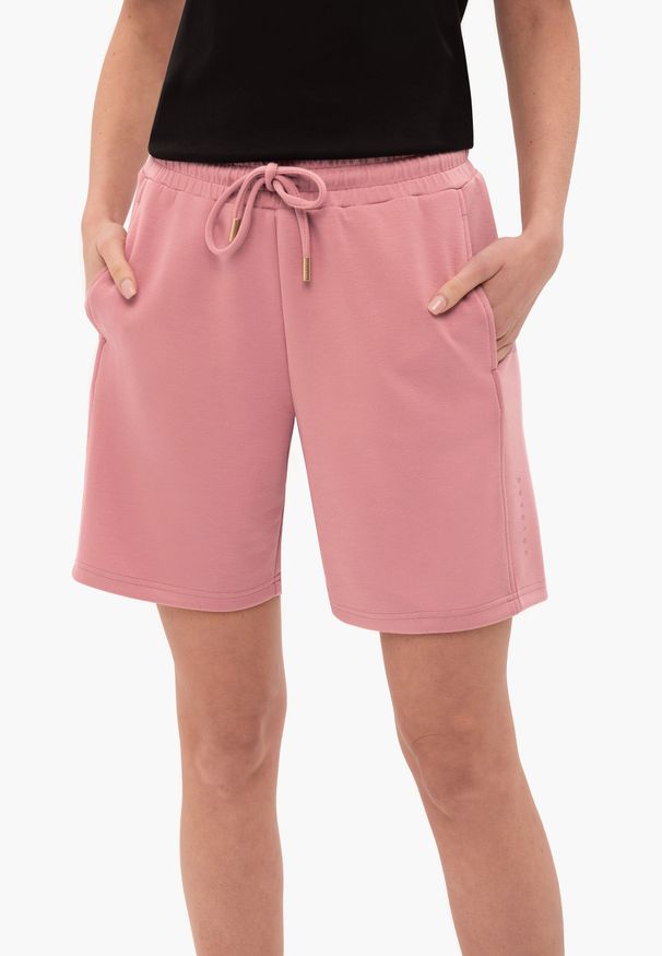 Volcano - Sportowe szorty M-LOTIZ. Materiał: poliester, elastan, tkanina, dresówka, materiał, włókno, wiskoza. Długość: krótkie. Wzór: napisy, gładki. Styl: sportowy