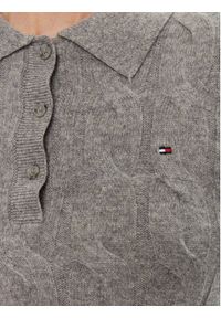 TOMMY HILFIGER - Tommy Hilfiger Sukienka dzianinowa WW0WW43085 Szary Regular Fit. Kolor: szary. Materiał: wełna