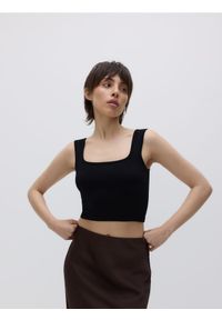 Reserved - Krótki top na ramiączkach - czarny. Kolor: czarny. Materiał: dzianina. Długość rękawa: na ramiączkach. Długość: krótkie