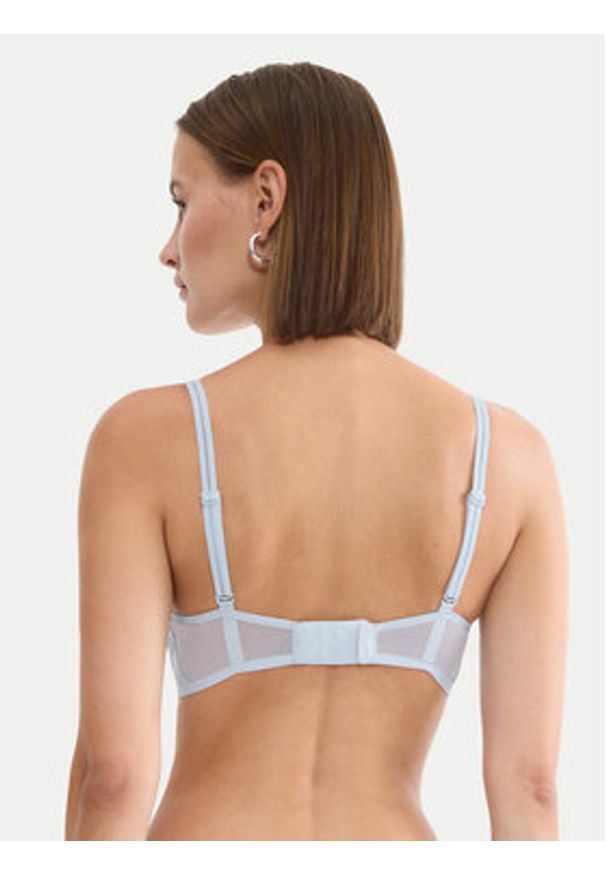 Triumph Biustonosz push-up Breathe & Lift 10226602 Niebieski jasny. Kolor: niebieski. Materiał: syntetyk. Rodzaj stanika: push-up