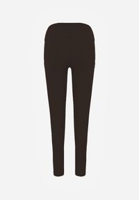 Born2be - Brązowe Legginsy w Stylu Basic z Wyszczuplającym Pasem Samertes. Okazja: do pracy, na co dzień, na spacer. Stan: podwyższony. Kolor: brązowy. Długość: krótkie. Styl: casual #4