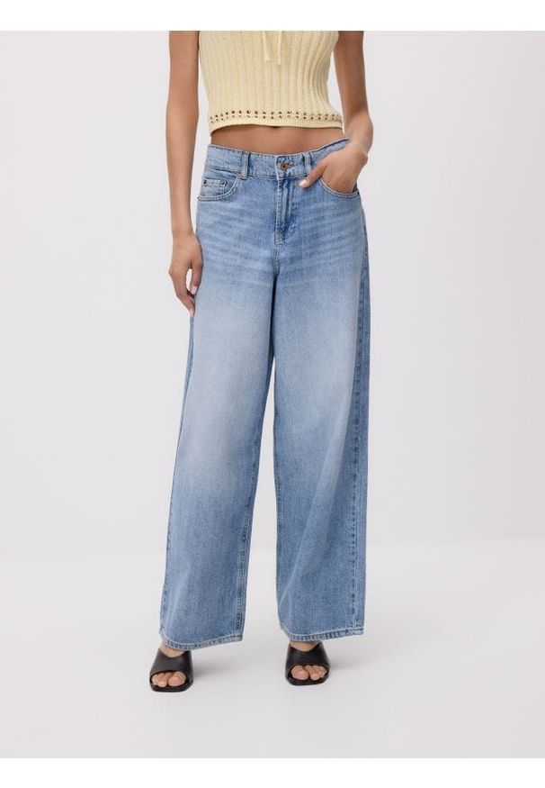 Reserved - Jeansy baggy - niebieski. Kolor: niebieski