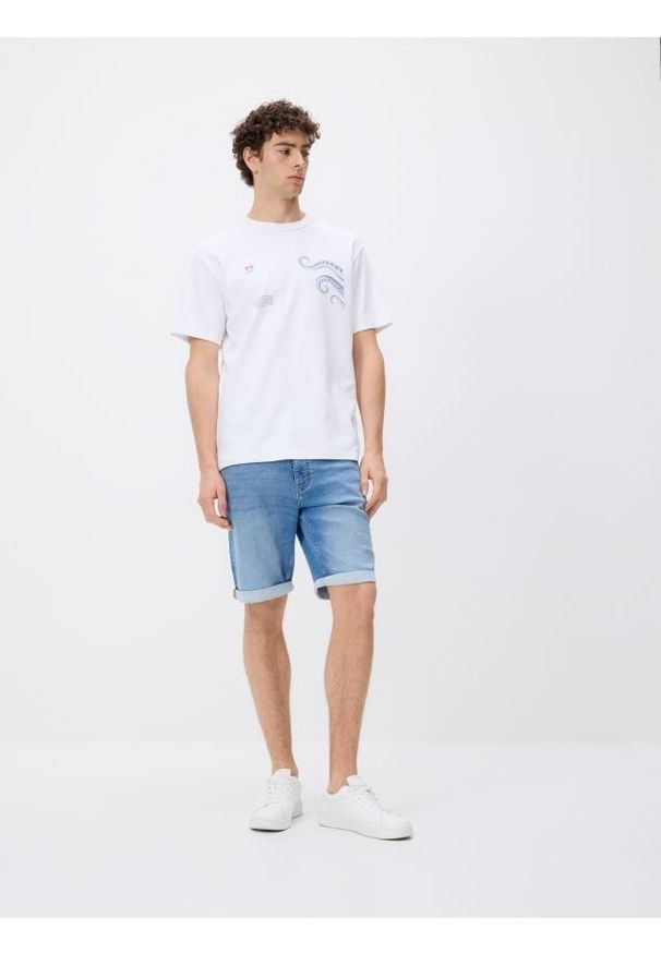 Reserved - Jeansowe szorty slim - niebieski. Kolor: niebieski. Materiał: jeans