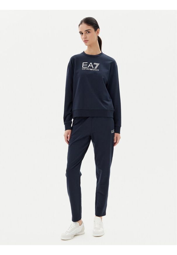 EA7 Emporio Armani Dres 7W000115 AF13135 UB102 Granatowy Regular Fit. Kolor: niebieski. Materiał: bawełna