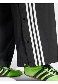 Adidas - adidas Spodnie dresowe adicolor Adibreak JD0857 Czarny Loose Fit. Kolor: czarny. Materiał: syntetyk