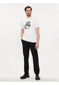 Karl Lagerfeld - KARL LAGERFELD T-Shirt 755423 542241 Biały Regular Fit. Typ kołnierza: dekolt w karo. Kolor: biały. Materiał: bawełna #4