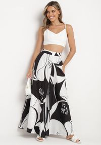 Born2be - Czarno-Białe Wiskozowe Spodnie z Szerokimi Nogawkami i Gumką w Pasie Torria. Okazja: na co dzień. Kolor: czarny. Materiał: wiskoza. Styl: elegancki, casual