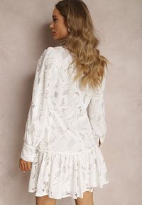 Renee - Biała Sukienka Hermesilea. Typ kołnierza: kołnierzyk stójkowy. Kolor: biały. Materiał: tkanina. Wzór: aplikacja, kwiaty, haft. Styl: boho. Długość: mini #5
