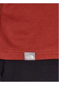 The North Face T-Shirt Redbox Celebration NF0A7X1K Brązowy Regular Fit. Kolor: brązowy. Materiał: bawełna #4