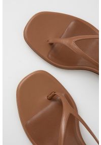 Emporio Armani sandały skórzane X3Q077.XF261.00021 damskie kolor brązowy. Zapięcie: klamry. Kolor: brązowy. Materiał: skóra. Wzór: gładki. Obcas: na obcasie. Wysokość obcasa: niski #3