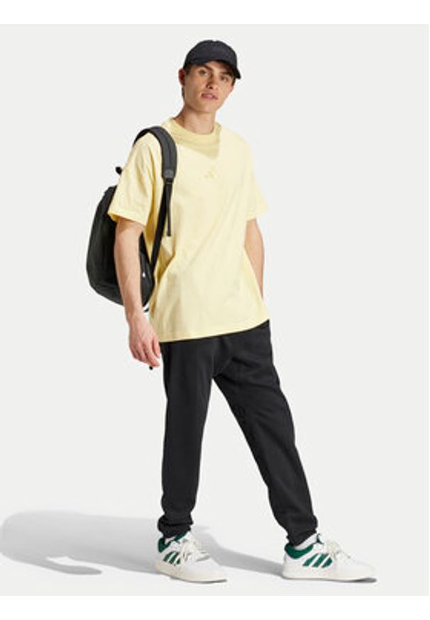 Adidas - adidas T-Shirt ALL SZN IY4141 Żółty Loose Fit. Kolor: żółty. Materiał: bawełna