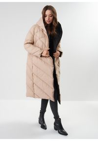 Ochnik - Długa kurtka damska z kapturem. Typ kołnierza: kaptur. Kolor: beżowy. Materiał: nylon. Długość: długie #1