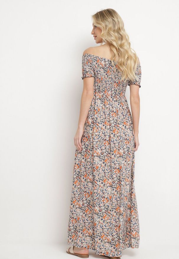 Born2be - Granatowo-Pomarańczowa Sukienka Hiszpanka Długa z Bawełny w Kwiatowy Print Mrosa. Typ kołnierza: dekolt hiszpanka. Kolor: niebieski. Materiał: bawełna. Wzór: nadruk, kwiaty. Sezon: wiosna, lato. Typ sukienki: z odkrytymi ramionami. Styl: elegancki, boho. Długość: maxi