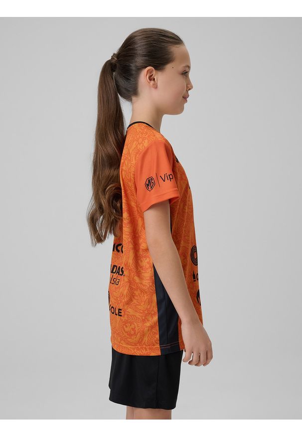 4f - 4F Koszulka meczowa replika domowa z sezonu 2025/26 dziecięca 4F x Uni Opole - pomarańczowa 98/104. Okazja: do domu. Kolor: pomarańczowy. Materiał: dzianina, materiał. Wzór: nadruk. Sezon: lato. Styl: młodzieżowy, sportowy