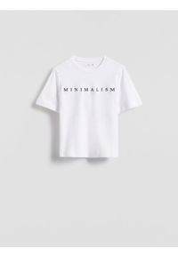 Reserved - T-shirt z haftowanym napisem - biały. Kolor: biały. Materiał: bawełna. Wzór: napisy, haft