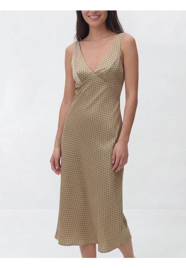 Reserved - Sukienka midi w groszki - wielobarwny. Materiał: tkanina. Wzór: grochy. Długość: midi
