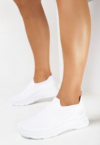 Born2be - Białe Wsuwane Buty Sportowe z Elastyczną Cholewką Rosillte. Zapięcie: bez zapięcia. Kolor: biały. Szerokość cholewki: normalna #1
