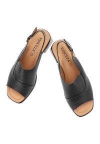 Sandały damskie Vinceza, cholewka ze skóry naturalnej licowej z perforacją odkryty przód elegancki fason na stabilnym obcasie, czarne, 66920. Kolor: czarny. Materiał: skóra. Obcas: na obcasie. Styl: elegancki. Wysokość obcasa: średni #4