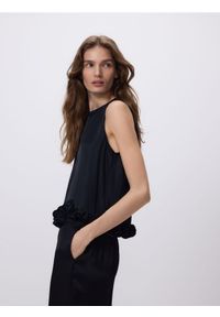 Reserved - Top z wiskozy - czarny. Kolor: czarny. Materiał: wiskoza #1
