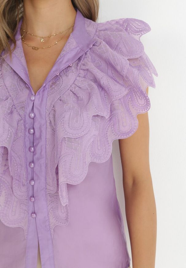 Born2be - Fioletowa Koszula z Ozdobnymi Falbanami na Ramionach Vacatina. Kolor: fioletowy