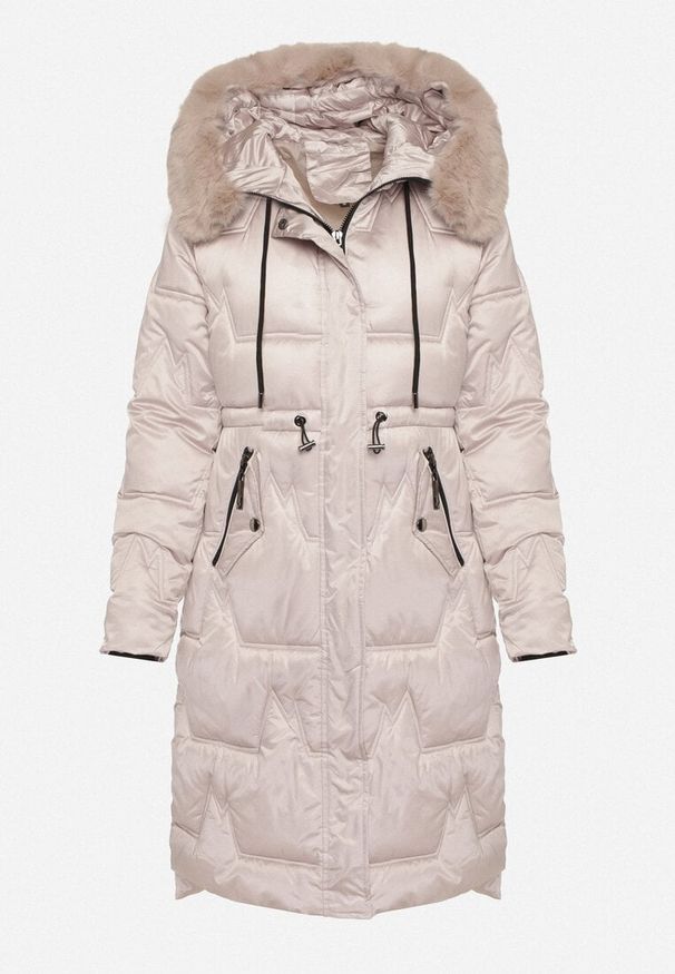 Born2be - Beżowa Pikowana Kurtka o Długim Kroju ze Ściągaczem w Talii i Kapturem Galita. Okazja: na co dzień. Kolor: beżowy. Materiał: dzianina, jeans, futro, poliester. Długość: długie. Styl: casual, elegancki