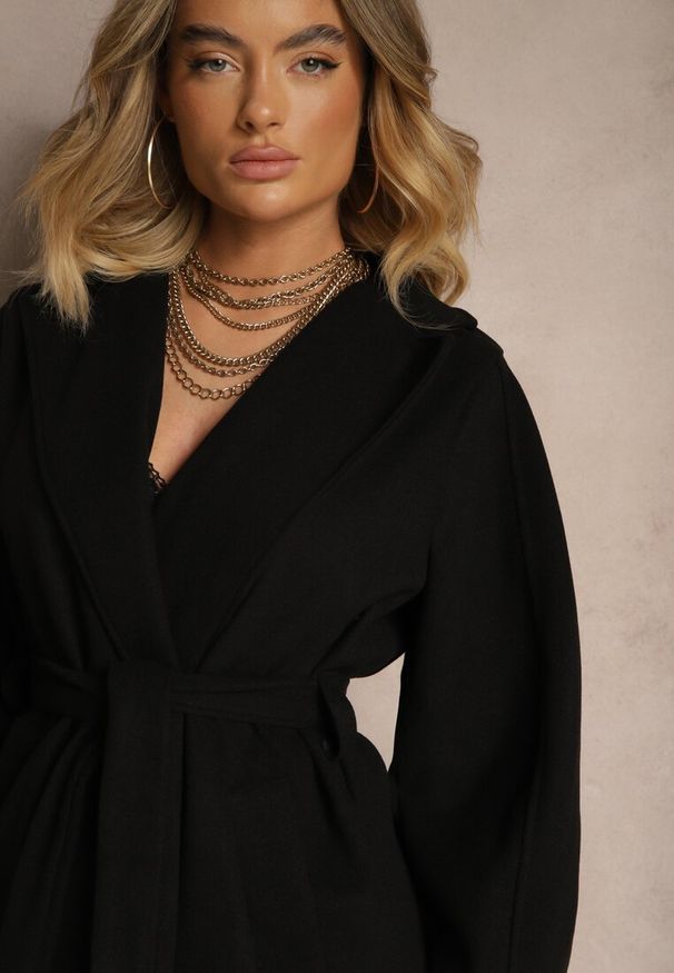 Renee - Czarny Płaszcz z Wiązanym Paskiem i Bufiastym Rękawem Agnage. Typ kołnierza: kołnierzyk stójkowy. Kolor: czarny. Materiał: jeans, tkanina. Sezon: jesień, wiosna