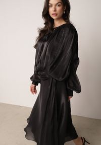 Born2be - Czarna Szyfonowa Sukienka Koktajlowa o Rozkloszowanym Kroju Thagune. Okazja: na randkę. Kolor: czarny. Materiał: szyfon. Styl: wizytowy #2