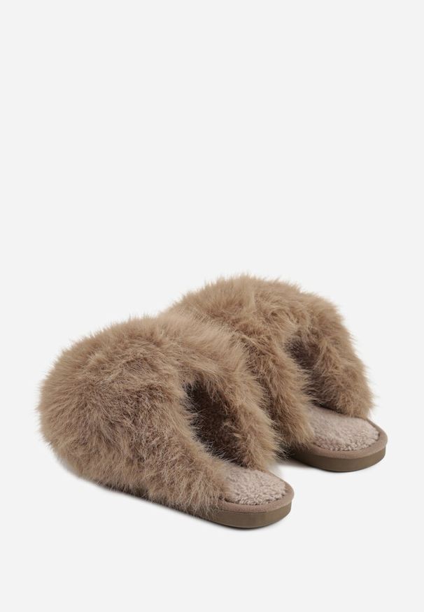 Renee - Brązowe Miękkie Kapcie Ozdobione Długim Włosiem Cendria. Kolor: brązowy. Materiał: dresówka. Wzór: aplikacja. Styl: elegancki