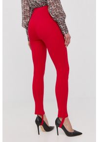 Morgan legginsy damskie kolor czerwony gładkie. Stan: podwyższony. Kolor: czerwony. Materiał: dzianina. Wzór: gładki. Sport: wspinaczka #3