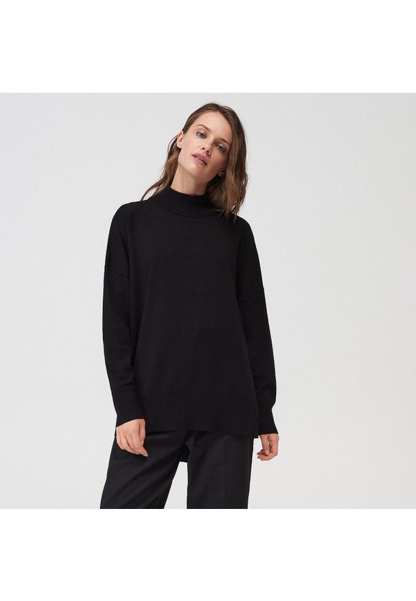 Mohito - Asymetryczny sweter z wiskozą - Czarny. Kolor: czarny. Materiał: wiskoza