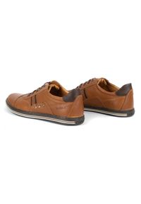 Polbut Buty męskie casual 1801L Ax Camel brązowe. Okazja: na co dzień. Zapięcie: pasek. Kolor: brązowy. Materiał: jeans, skóra. Wzór: paski. Sezon: wiosna, jesień, lato. Styl: casual #6