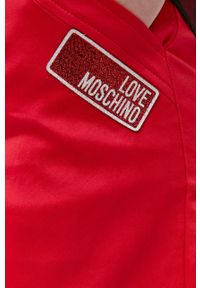 Love Moschino Szorty damskie kolor czerwony z aplikacją high waist. Stan: podwyższony. Kolor: czerwony. Materiał: tkanina. Wzór: aplikacja