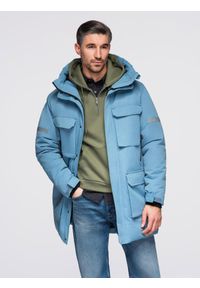 Ombre Clothing - Ocieplana długa męska kurtka z odblaskowymi elementami – niebieska V4 - Rozmiar: XXL. Typ kołnierza: kołnierzyk stójkowy. Kolor: niebieski. Materiał: syntetyk, materiał, poliester, satyna, guma, puch. Długość: długie. Wzór: gładki, aplikacja. Styl: elegancki