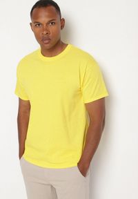 Born2be - Żółta Bawełniana Koszulka T-shirt w Stylu Basic Malorisa. Okazja: na co dzień. Kolor: żółty. Materiał: bawełna. Styl: klasyczny, casual, elegancki #6