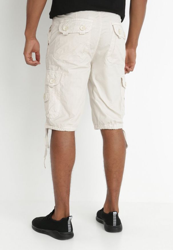 Born2be - Jasnobeżowe Szorty z Bawełny Achadina. Kolor: beżowy. Materiał: bawełna. Wzór: aplikacja. Sezon: lato. Styl: klasyczny