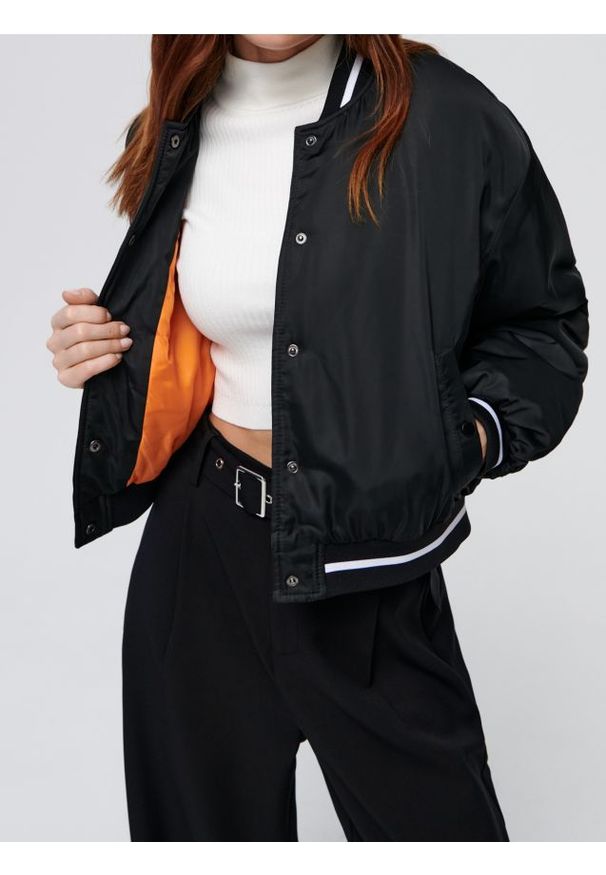 Sinsay - Kurtka bejsbolówka - czarny. Kolor: czarny