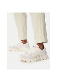 Sneakersy Armani Exchange. Kolor: kremowy #1