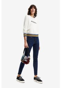 Desigual sweter damski kolor biały lekki. Okazja: na co dzień. Kolor: biały. Materiał: bawełna. Wzór: aplikacja. Styl: casual #4