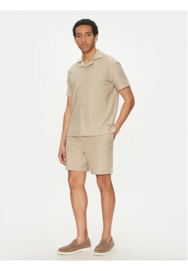 JOOP! Szorty materiałowe 17 JJ-32Paco 30045554 Beżowy Regular Fit. Kolor: beżowy. Materiał: bawełna