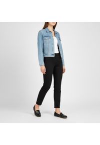 Mokasyny damskie Armodo, cholewka ze skóry naturalnej gładkiej klasyczna wsuwana konstrukcja z delikatnym przeszyciem z przodu subtelny metalowy deta. Kolor: czarny. Materiał: skóra. Szerokość cholewki: normalna. Wzór: gładki. Styl: klasyczny #9