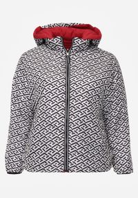 Born2be - Czerwona Dwustronna Kurtka Pikowana z Kapturem Zidila. Okazja: na spacer, na co dzień. Typ kołnierza: kaptur. Kolekcja: plus size. Kolor: czerwony. Materiał: jeans. Wzór: geometria. Styl: casual, sportowy #6