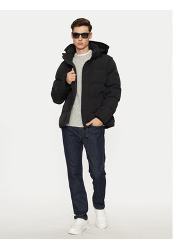 Replay - REPLAY Kurtka zimowa M8403 .000.84728 Czarny Regular Fit. Kolor: czarny. Materiał: syntetyk. Sezon: zima